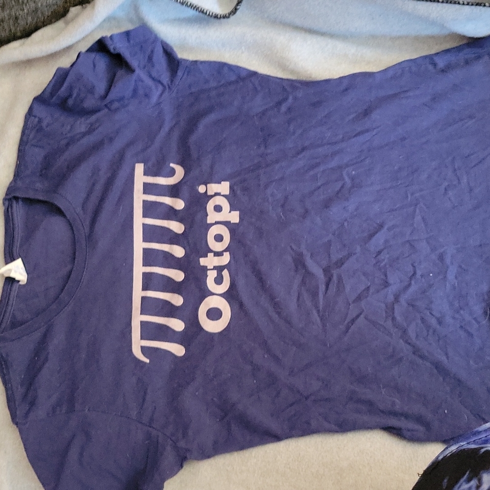 Octopi woman's tee